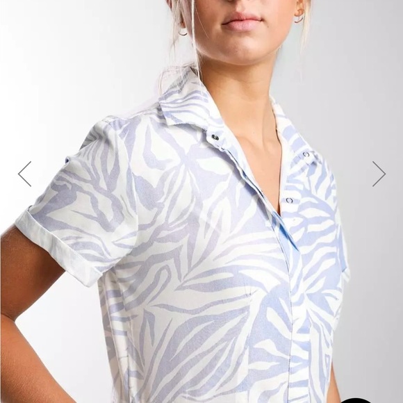 Brand new, never worn. Tags on. Palm print, snap front romper, cuffed sleeves. - Picture 5 of 9